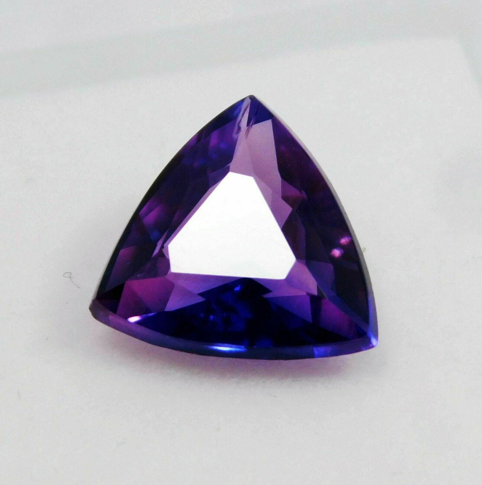Natural Loose Gemstone 3.45 Ct Certified Trillion Shape Purple Taaffeite