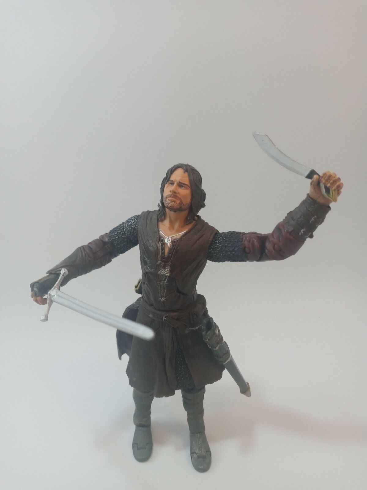 Lord Of The Rings Action Figure Helms Deep Aragorn Two Towers Complete