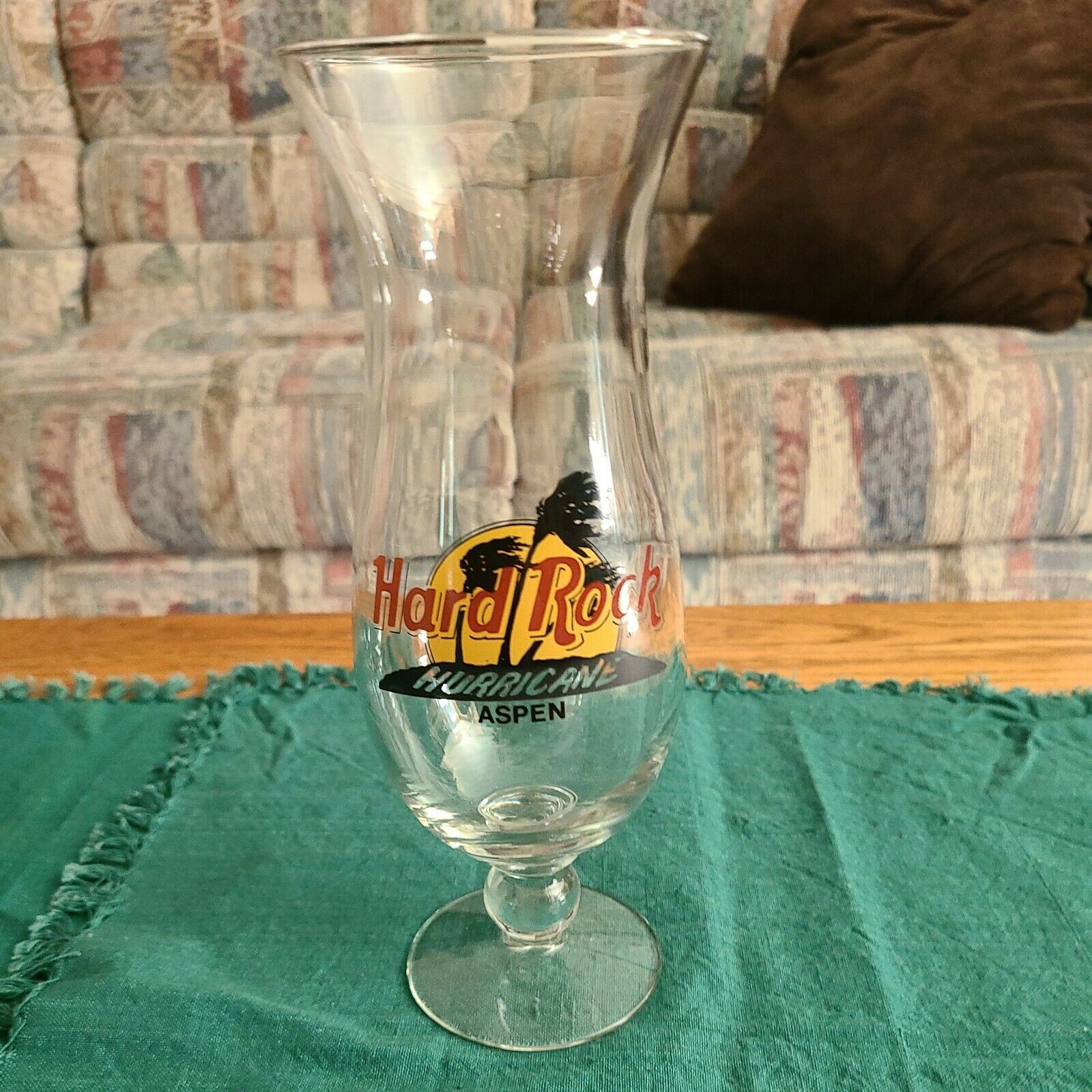 Aspen, Colorad, 🇺🇸 Hard Rock Cafe. Retired Logo Hurricane Glass. Closed Cafe.